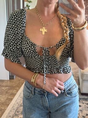 Kendall & Kylie Black and White Printed Tie-Front Smocked Crop Top